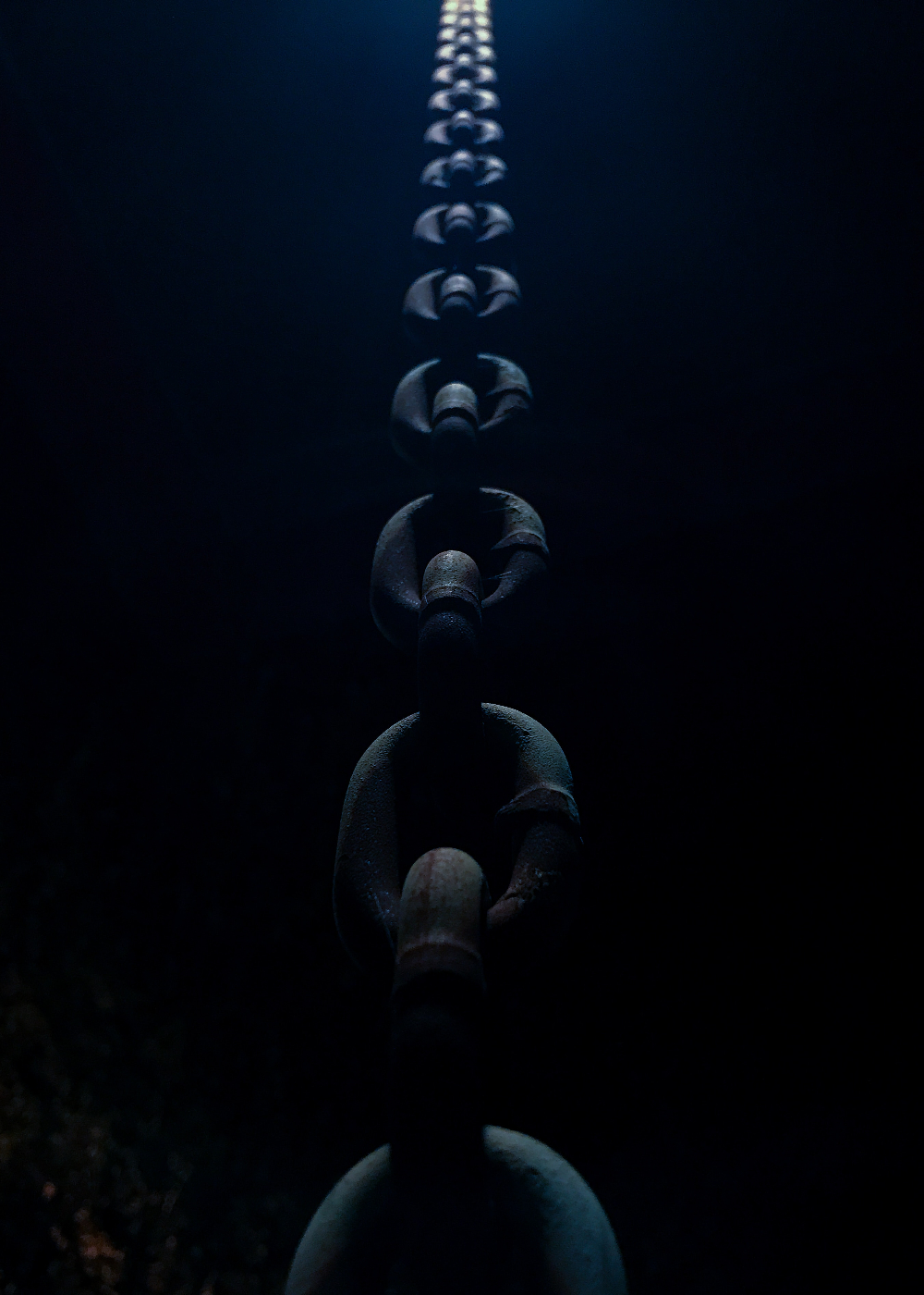 Giant anchor chain links in the deep ocean