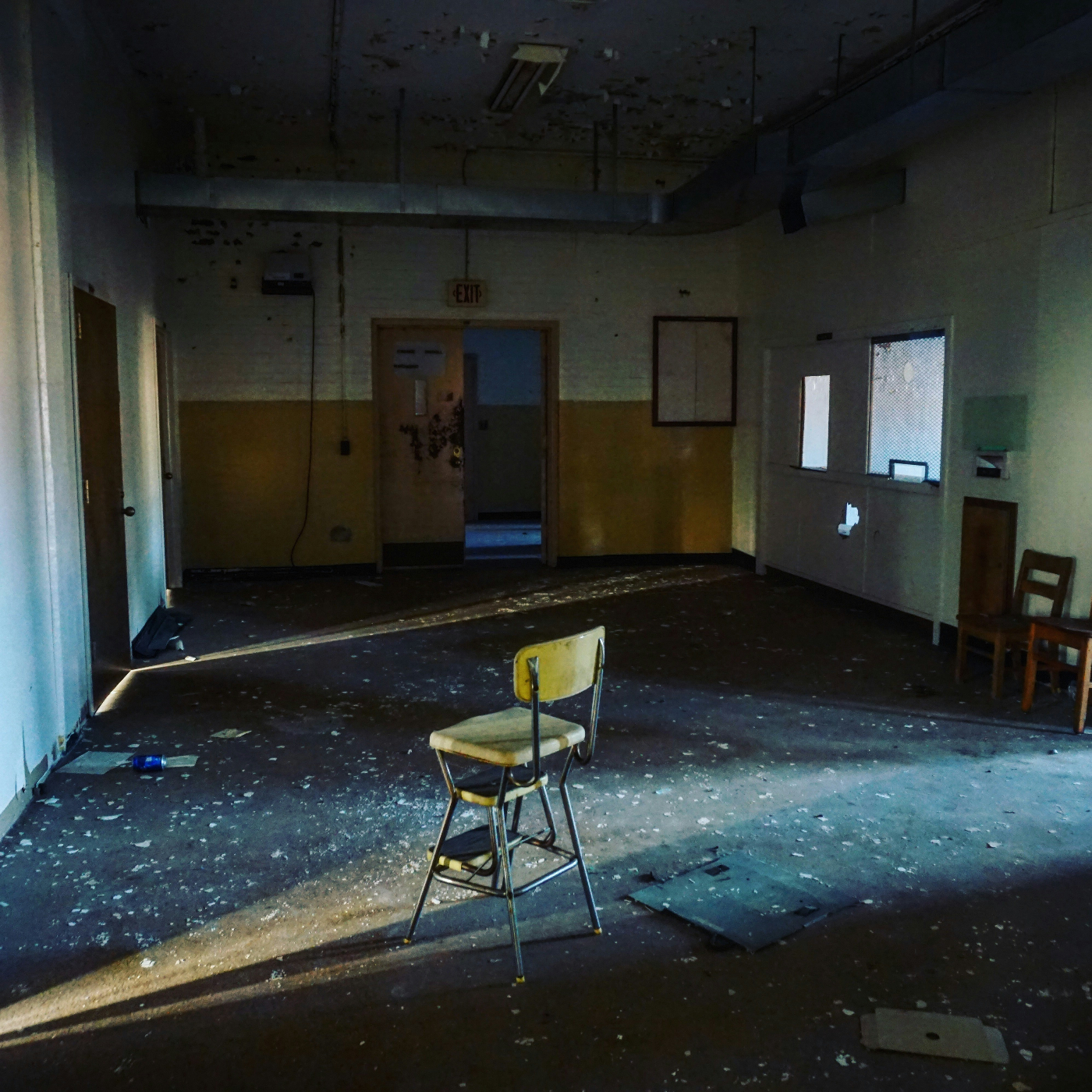 a single chair in an abandoned office room