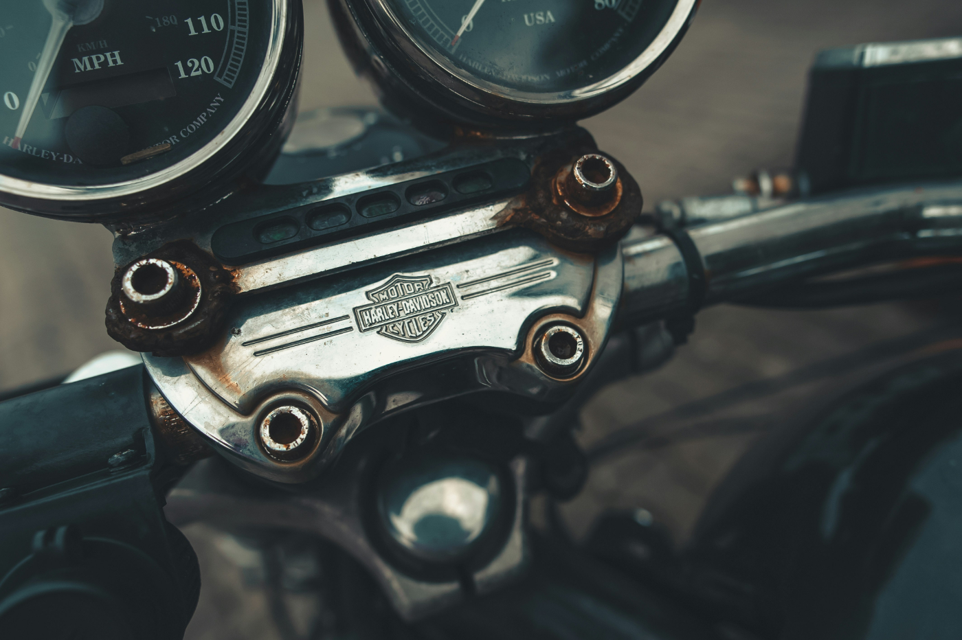 The speedometer and odometer of a motorcycle with the Harley-Davidson logo in the center