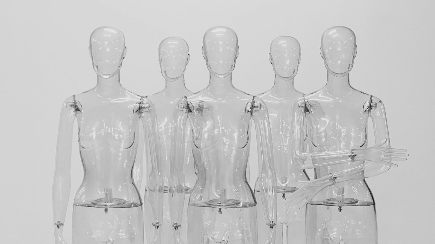 5 transparent mannequins 