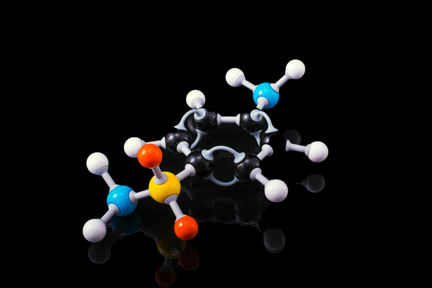 A plastic model of an atom