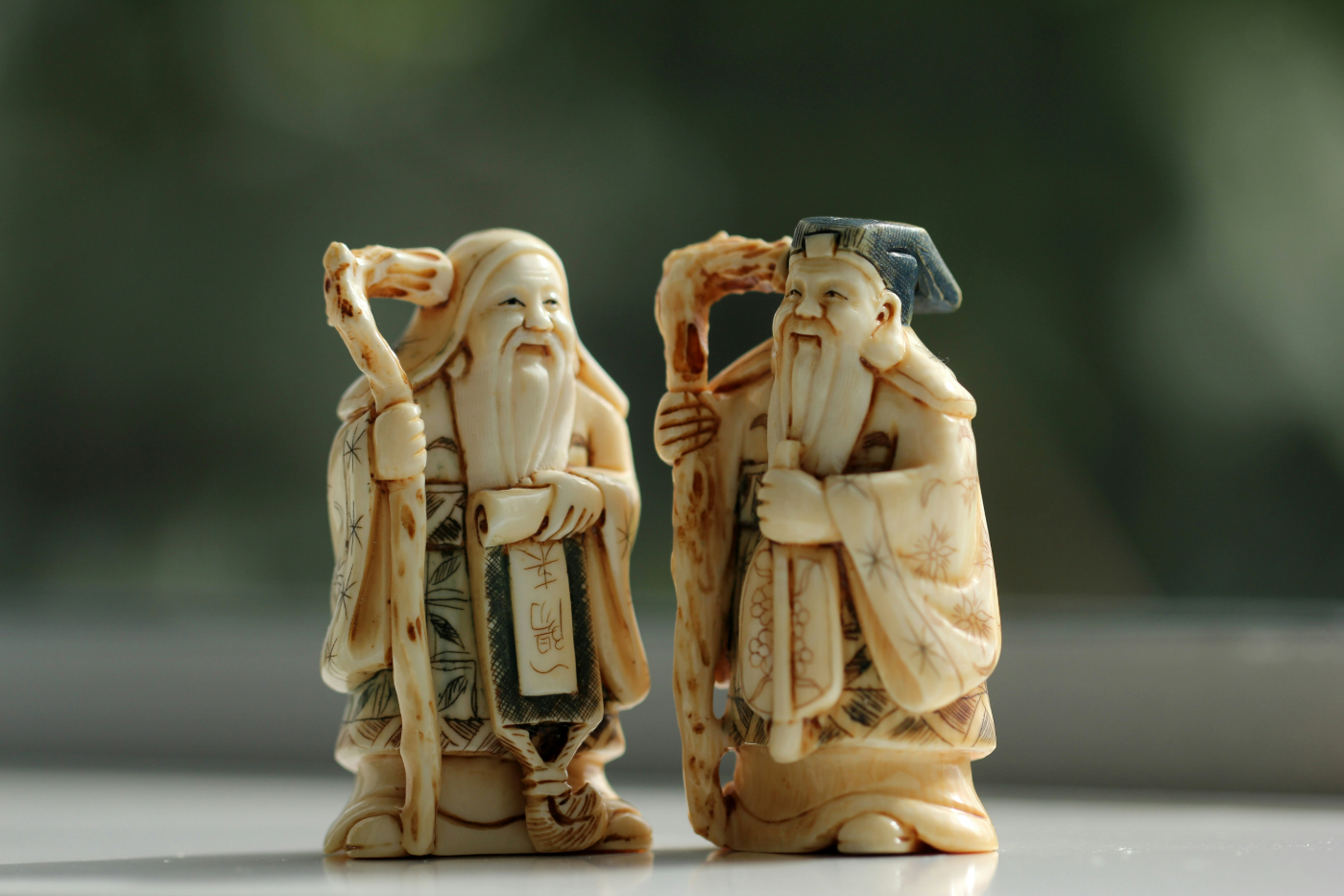 Small carved wizard figures, ancient Chinese