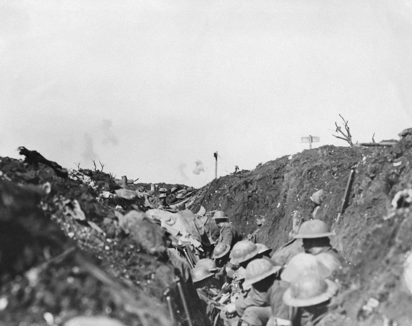 WWI soldiers in a trench