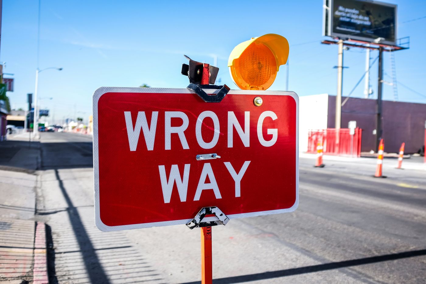 A road sign reading Wrong Way