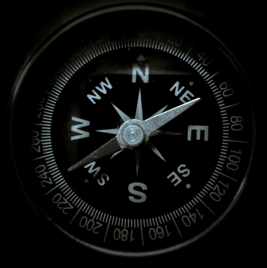 A compass pointed NE